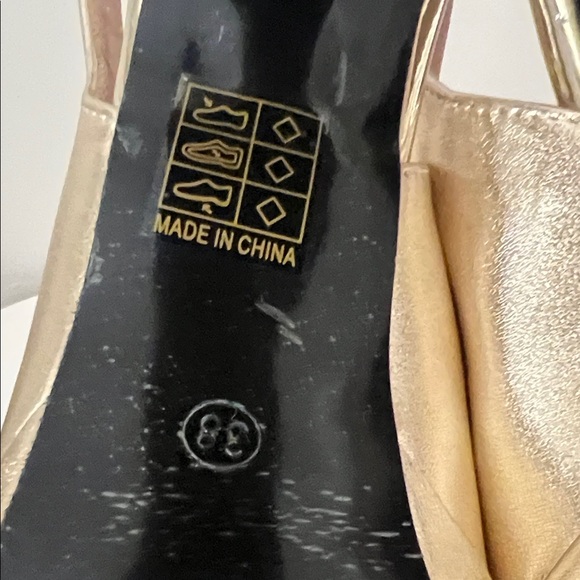 Chic Gold Platform Slingback Heels - Picture 10 of 10